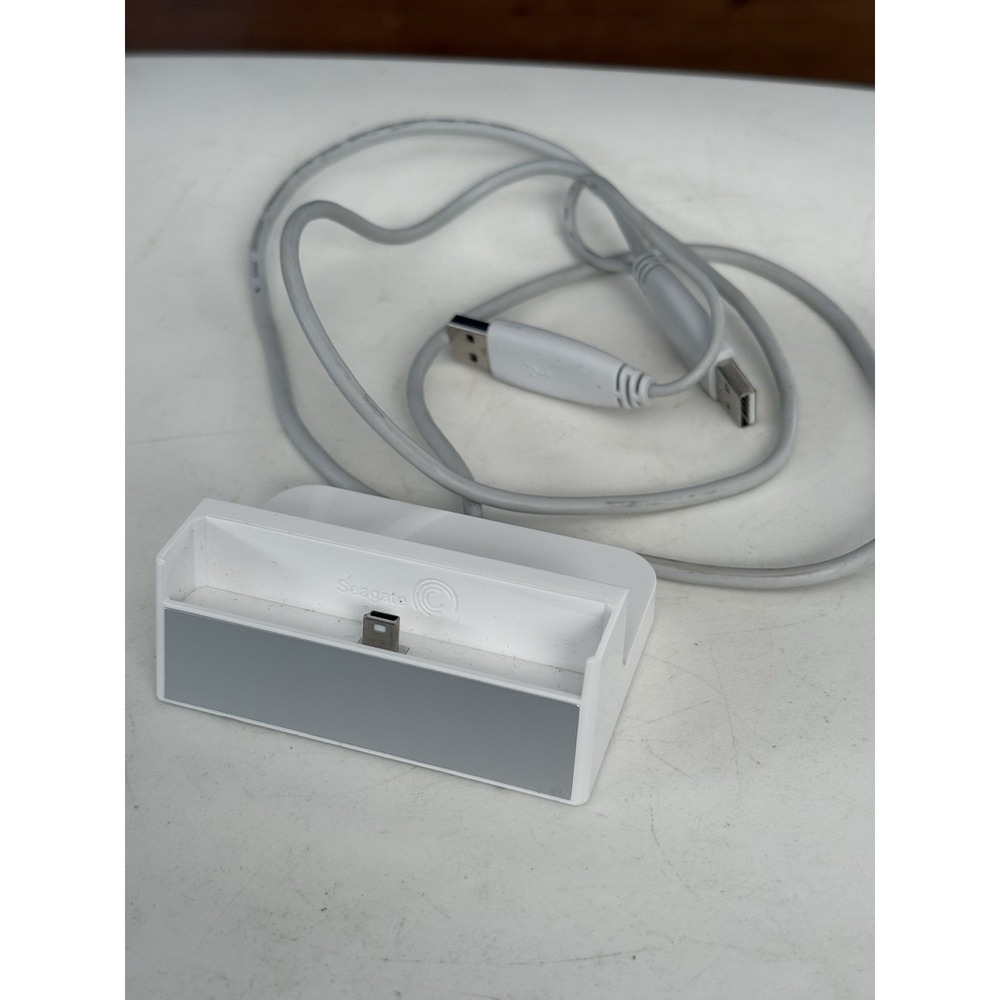 Seagate FreeAgent Go White Dock with Cables PN: 100524044 USB 2.0 To USB 3.0